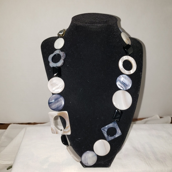 Vintage Black Glass and Mother of Pearl Inlay Necklace - Picture 4 of 7